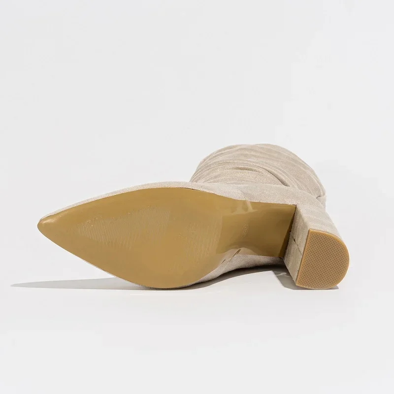 מגפי זמש של סרינה סלוצ'י